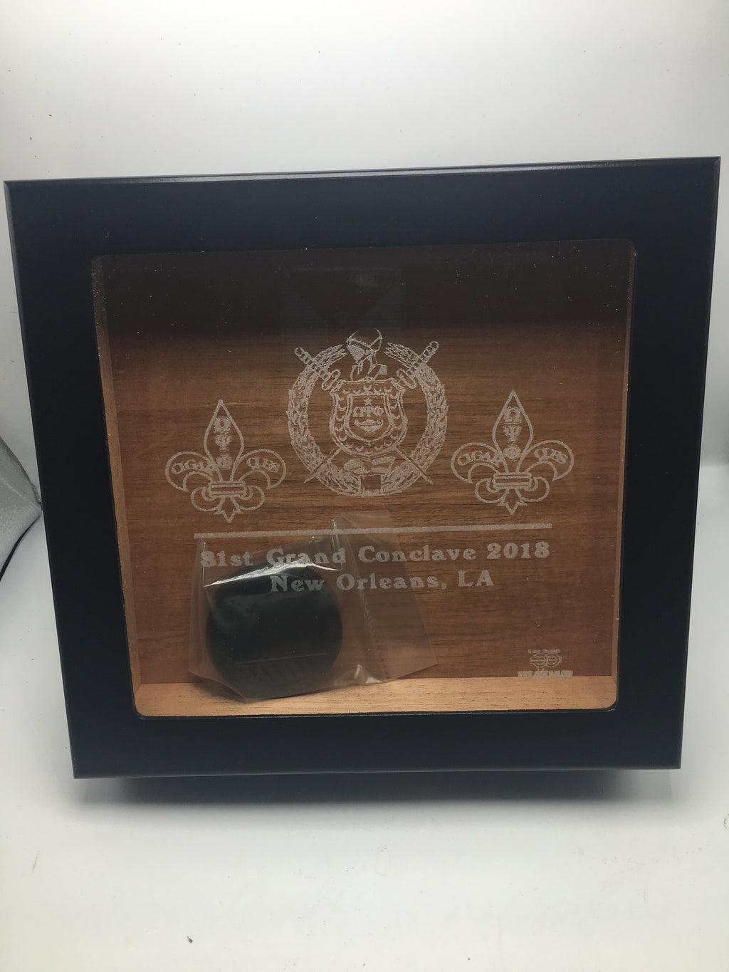 20 stick humidor - ebony glass top finish.  Omega New Orleans conclave humidor.