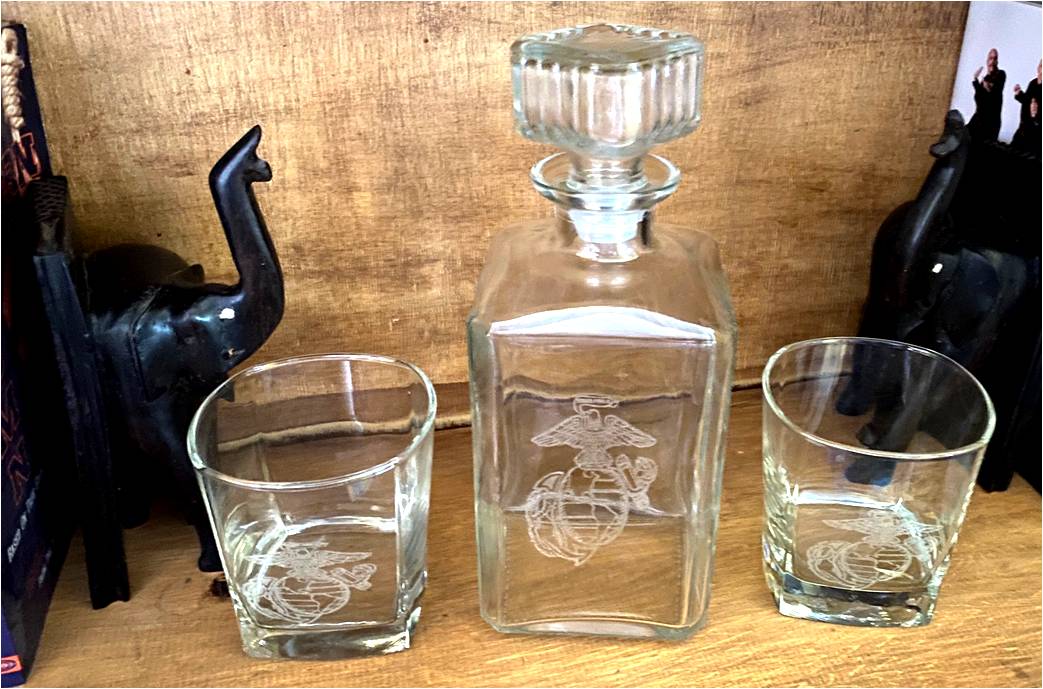 JD Decanter Set - 1L Marine decanter with 2 marine rocks glasses
